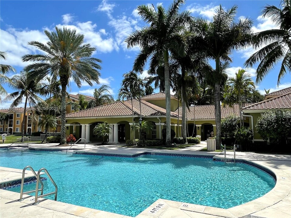 2160 E Preserve Way in Miramar, FL - Building Photo