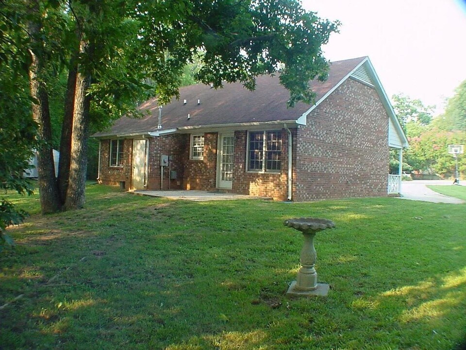 115 Dawn Ct in Mebane, NC - Building Photo
