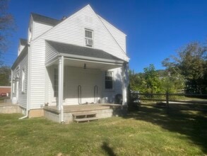 36 Washington Ave in Woodbury, CT - Building Photo - Building Photo