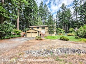 19044 NE 165th Pl in Woodinville, WA - Building Photo