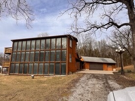 7655 W Sugar Creek Dr in Columbia, MO - Building Photo