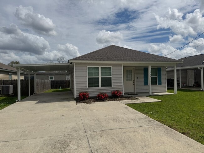 property at 1501 Ravier Ln