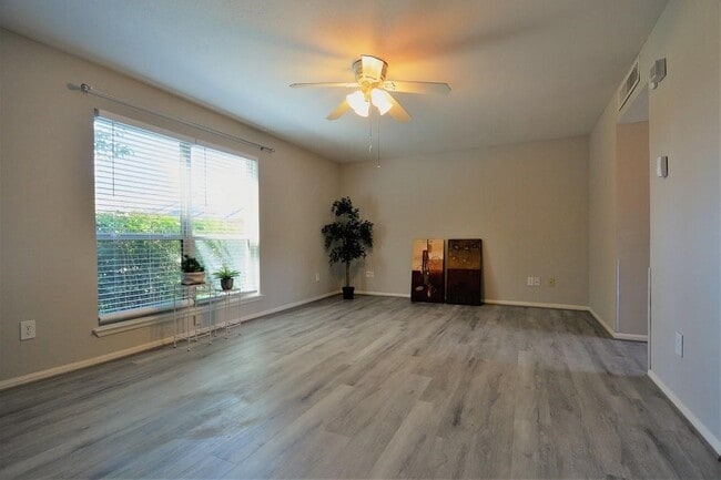 8801 Hammerly Blvd in Houston, TX - Building Photo - Building Photo