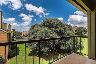 13031 Pk Xing Dr in San Antonio, TX - Foto de edificio - Building Photo