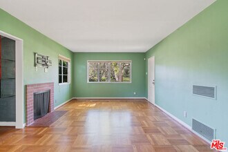 5116 Village Green in Los Angeles, CA - Building Photo - Building Photo