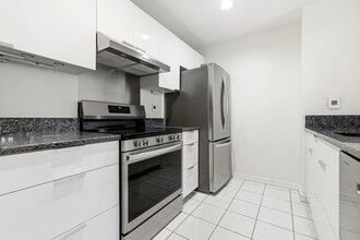 173 Oak St in Newton, MA - Building Photo - Building Photo