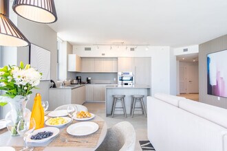 4010 S Ocean Dr in Hollywood, FL - Building Photo - Building Photo