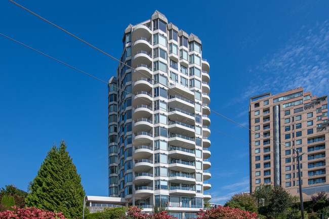 Regatta Pointe in West Vancouver, BC - Building Photo - Building Photo