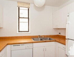 606 W Surf St, Unit 3 in Chicago, IL - Foto de edificio - Building Photo