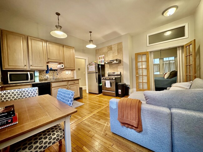 68 Phillips St, Unit 1 in Boston, MA - Building Photo - Building Photo