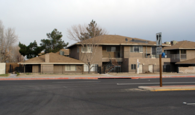 B in Barstow, CA - Building Photo - Building Photo