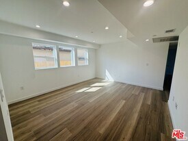 231 W 85th St in Los Angeles, CA - Building Photo
