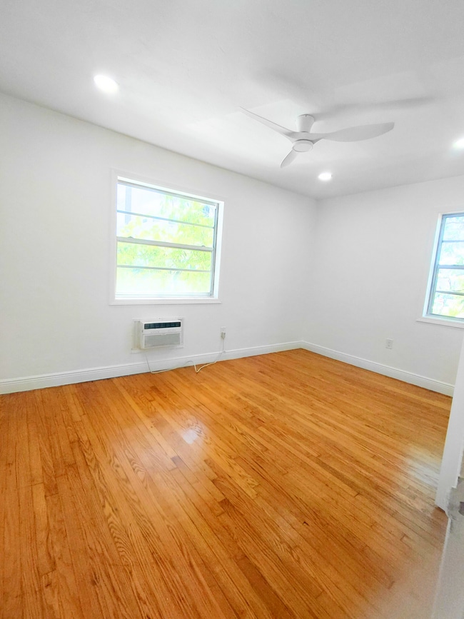 795 84th St in Miami Beach, FL - Foto de edificio - Building Photo