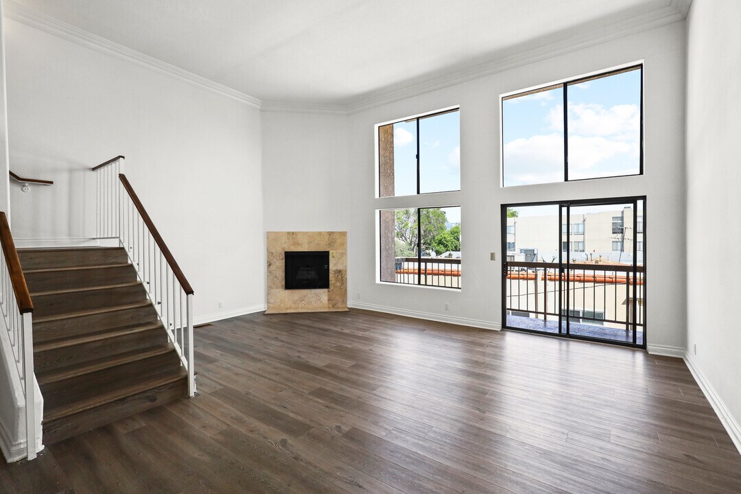8651 W Olympic Blvd in Los Angeles, CA - Building Photo