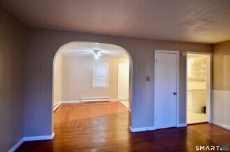 136 Forest Rd in West Haven, CT - Building Photo - Building Photo