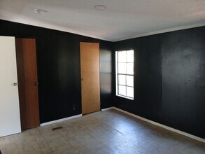 1038 Viking Ct in Manning, SC - Foto de edificio - Building Photo