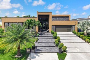 2215 NE 19th St in Fort Lauderdale, FL - Building Photo