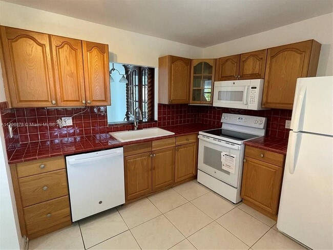3750 NE 169th St in Sunny Isles Beach, FL - Building Photo - Building Photo