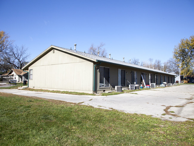 Newly renovated apartments in quiet neighb... in Des Moines, IA - Building Photo - Building Photo