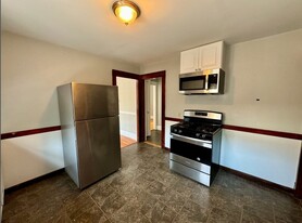 250 Hyde Park Ave, Unit 2 Apartamentos