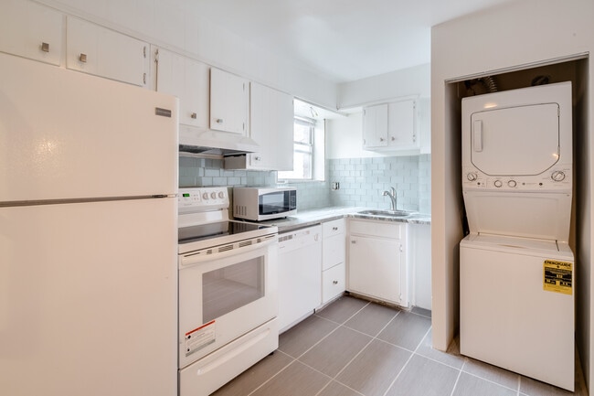 331 S 18th St in Philadelphia, PA - Building Photo - Building Photo