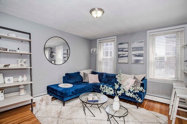 132 Emerson St, Unit 13 in Boston, MA - Building Photo - Building Photo