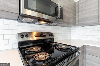 6140 Jones Rd in Flowery Branch, GA - Building Photo - Building Photo
