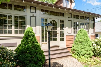 33 Theodore St in Newington, CT - Building Photo - Building Photo