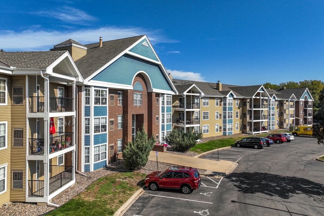Meridian Pointe in Burnsville, MN - Building Photo
