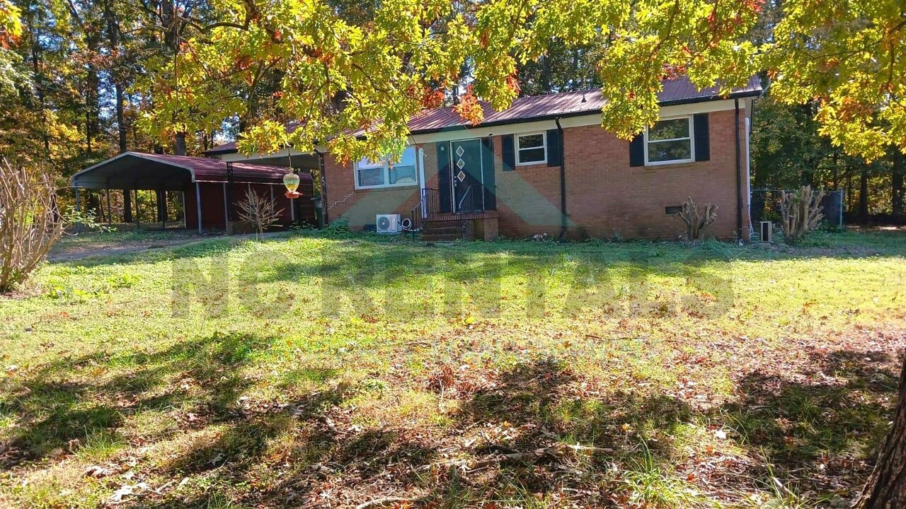 1115 Forest Ln in Thomasville, NC - Building Photo