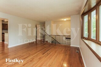 325 Ramble Rd in Lake In The Hills, IL - Building Photo - Building Photo