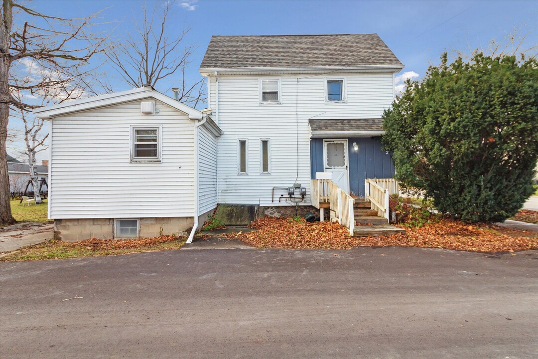 208 E Downie St in Alma, MI - Building Photo