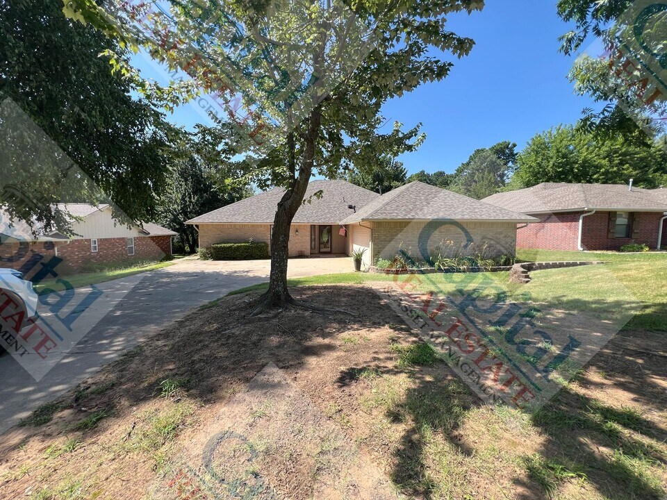 12428 Sussex Rd in Midwest City, OK - Building Photo