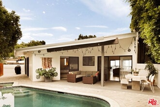 303 Mavis Dr in Los Angeles, CA - Building Photo - Building Photo