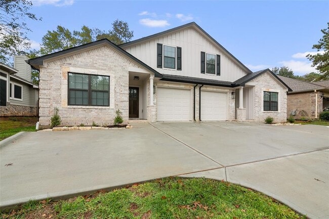 13018 Walden Rd in Montgomery, TX - Building Photo - Building Photo
