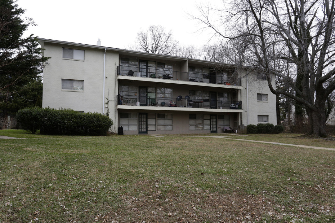 Fairfax Gardens Apartments in Fairfax, VA - Building Photo