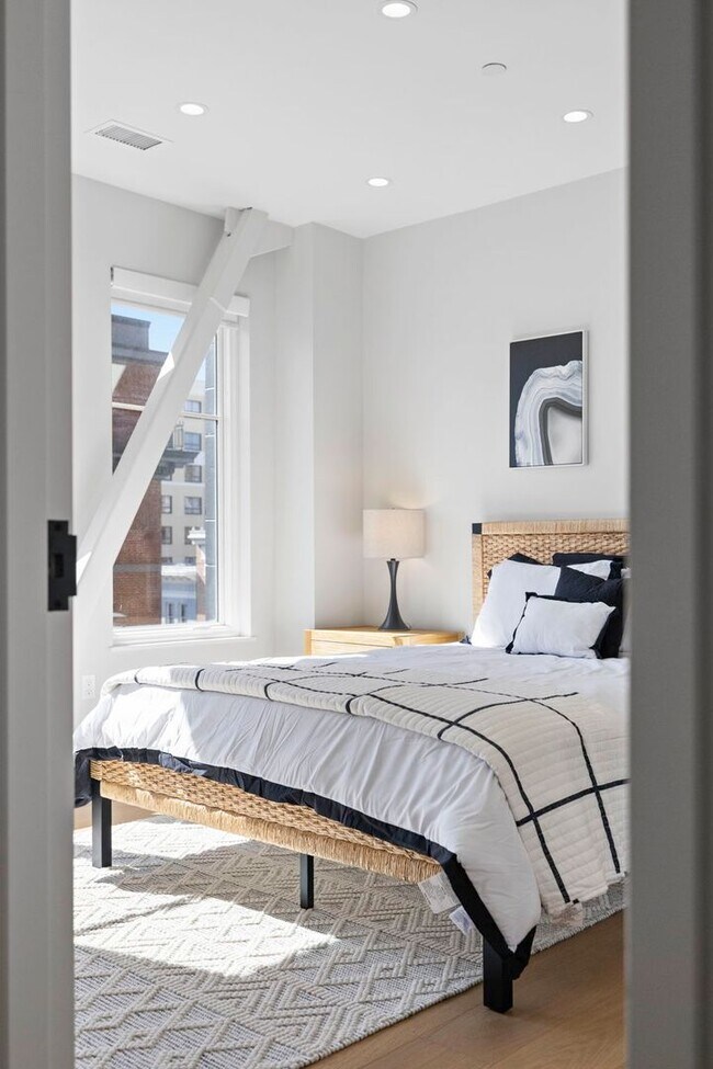 693 Sutter St in San Francisco, CA - Building Photo - Building Photo