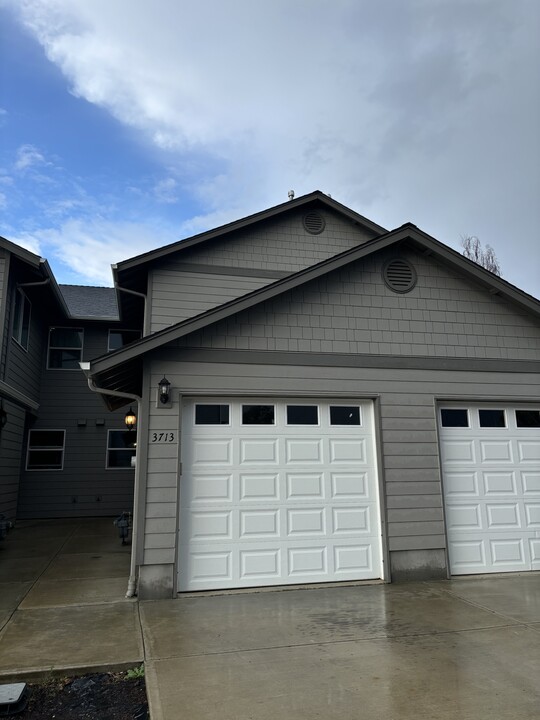 3713 Peter Ln NE in Salem, OR - Building Photo