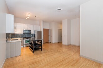 303 D St, Unit 101 in Boston, MA - Building Photo - Building Photo