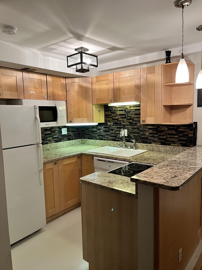1756 Corcoran St NW, Unit Corcoran St in Washington, DC - Building Photo - Building Photo