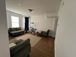 39 Glen Rd, Unit 1 in Boston, MA - Foto de edificio - Building Photo