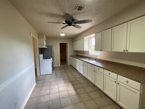 802 Mildred Ave in Burnet, TX - Building Photo - Building Photo