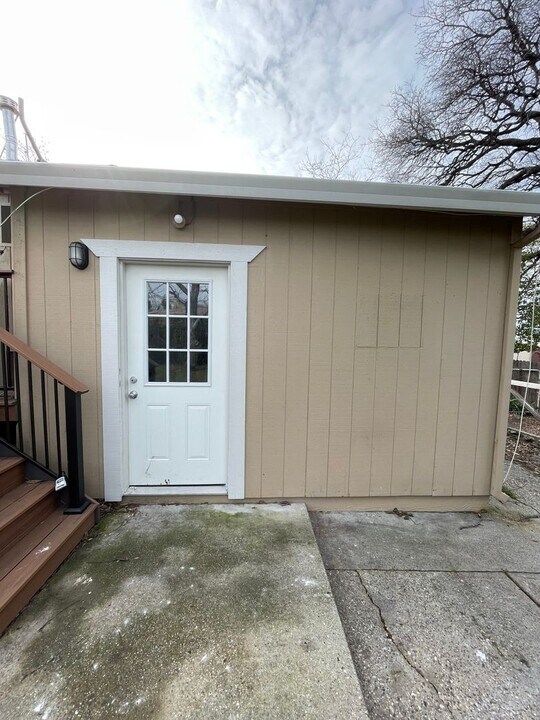12115 Dry Creek Rd in Auburn, CA - Building Photo