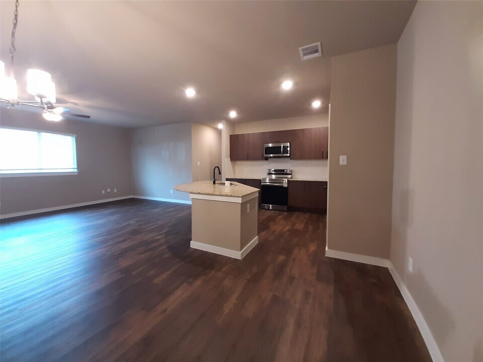 9864 Grosbeak Ln in Magnolia, TX - Foto de edificio