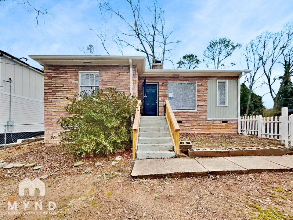 1284 Westmont Rd SW in Atlanta, GA - Building Photo