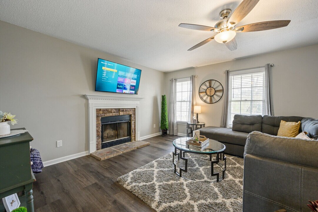 24 Magnolia Ct in Rydal, GA - Foto de edificio