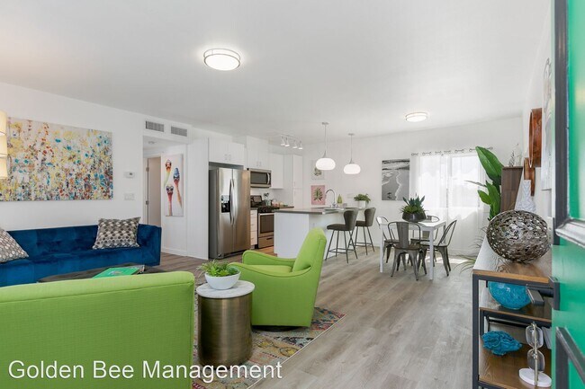 6736 Woodley Ave in Los Angeles, CA - Foto de edificio - Building Photo
