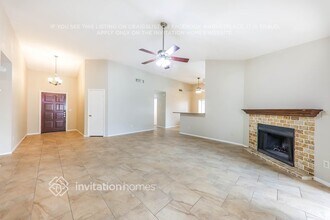 8833 W Vogel Ave in Peoria, AZ - Foto de edificio - Building Photo