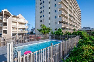 1411 Lake Park Blvd S-Unit -Salty Hammocks 7A in Carolina Beach, NC - Building Photo - Building Photo