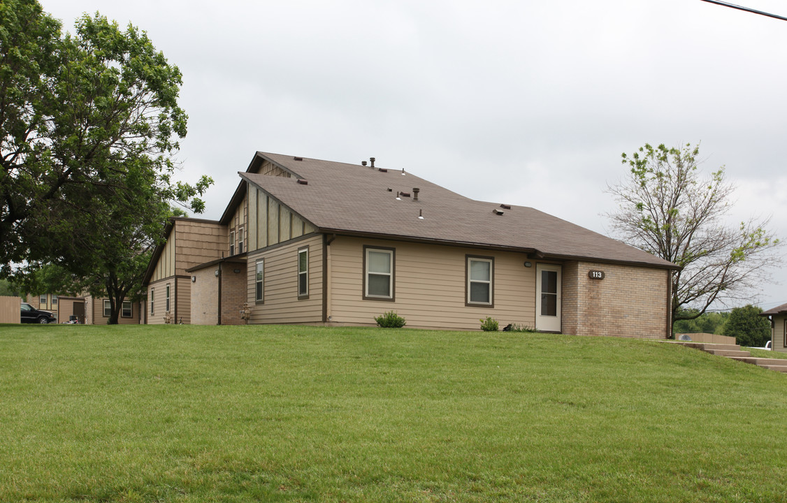 Lom Vista Estates in Osawatomie, KS - Building Photo